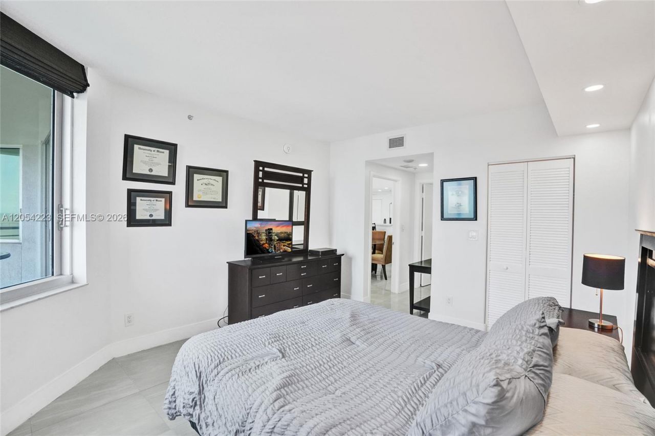 335 S Biscayne Blvd, Unit 3807, Miami, FL 33131 Photo