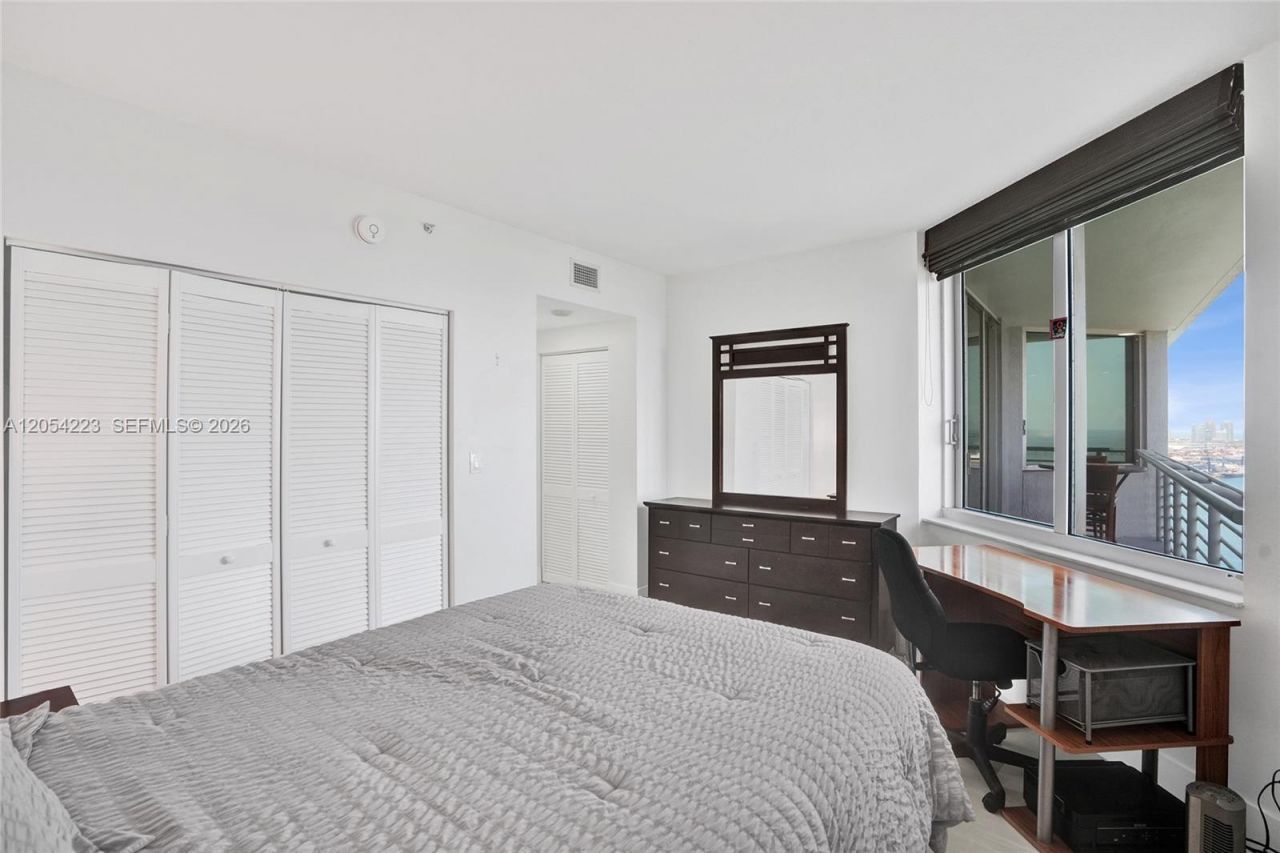 335 S Biscayne Blvd, Unit 3807, Miami, FL 33131 Photo