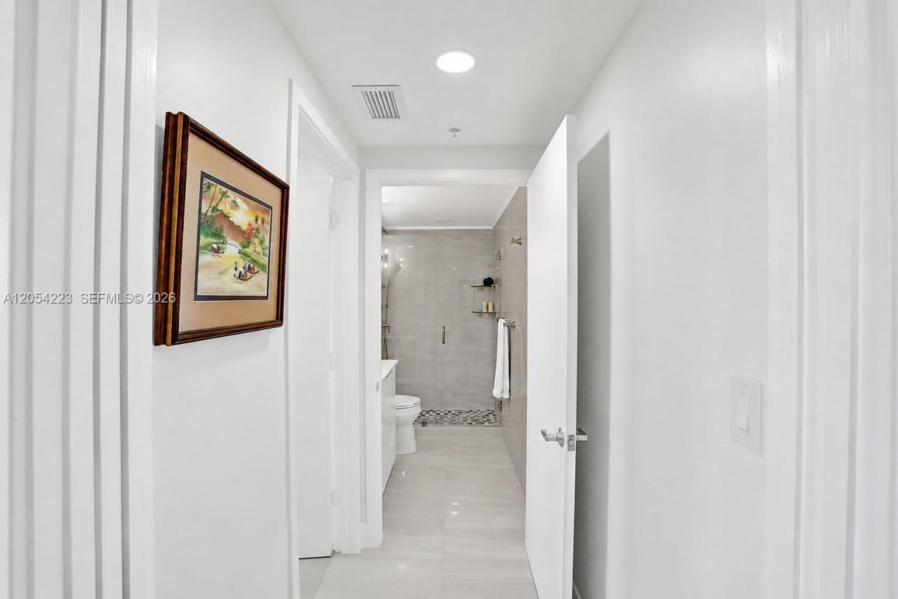 335 S Biscayne Blvd, Unit 3807, Miami, FL 33131 Photo