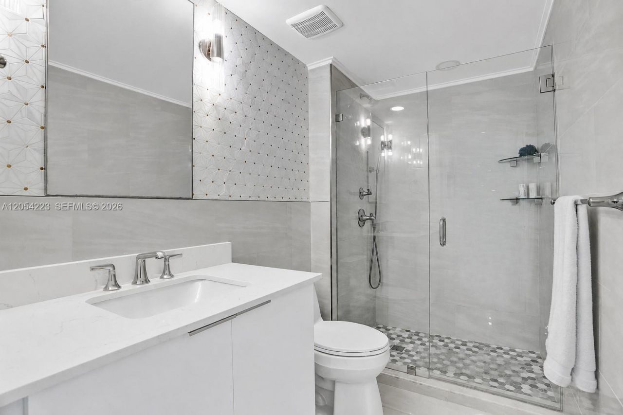 335 S Biscayne Blvd, Unit 3807, Miami, FL 33131 Photo