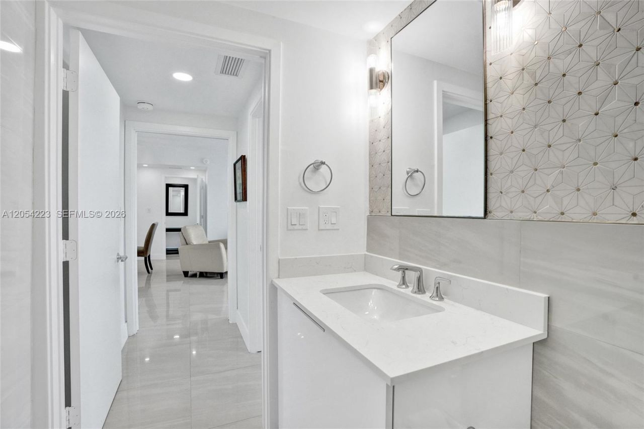 335 S Biscayne Blvd, Unit 3807, Miami, FL 33131 Photo
