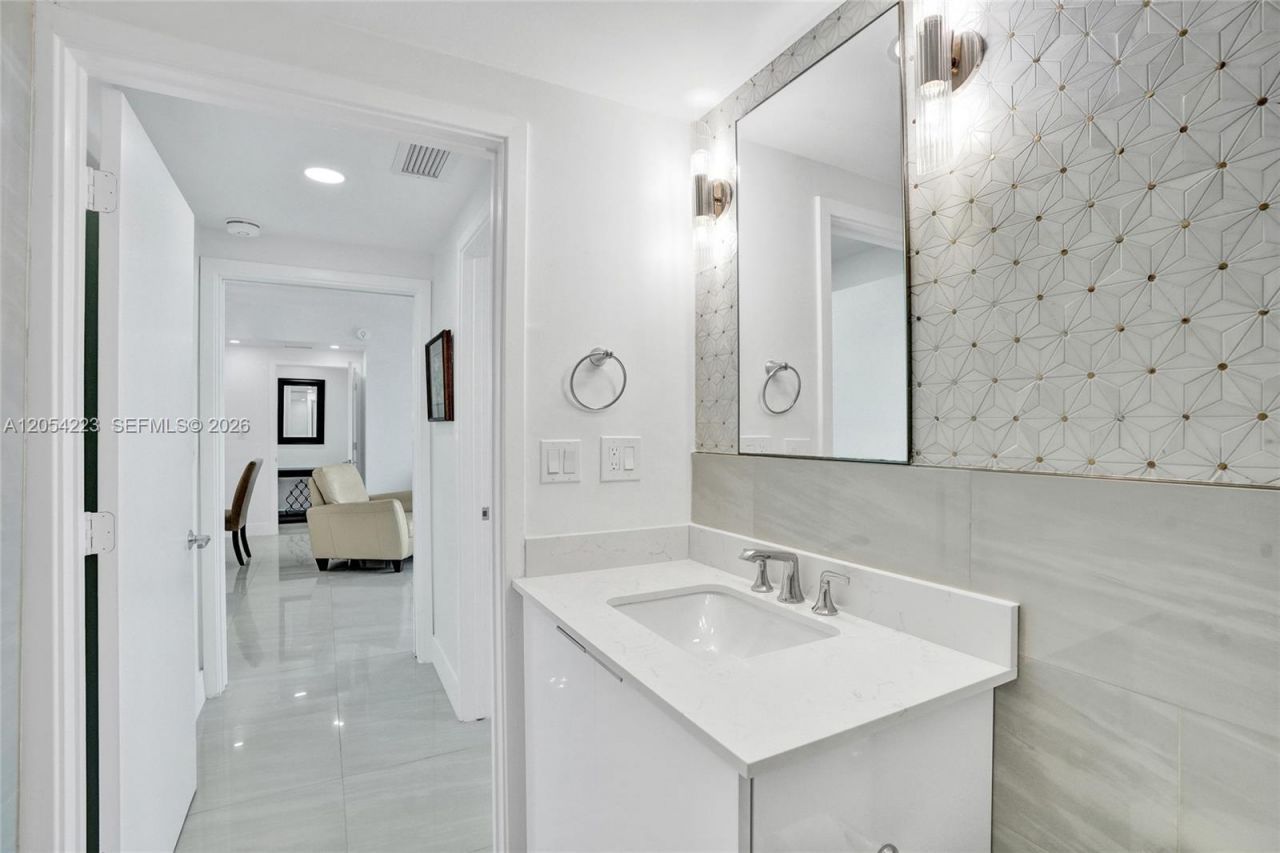 335 S Biscayne Blvd, Unit 3807, Miami, FL 33131 Photo