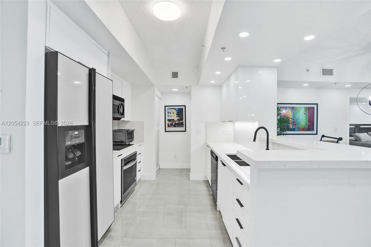335 S Biscayne Blvd, Unit 3807, Miami, FL 33131 Photo