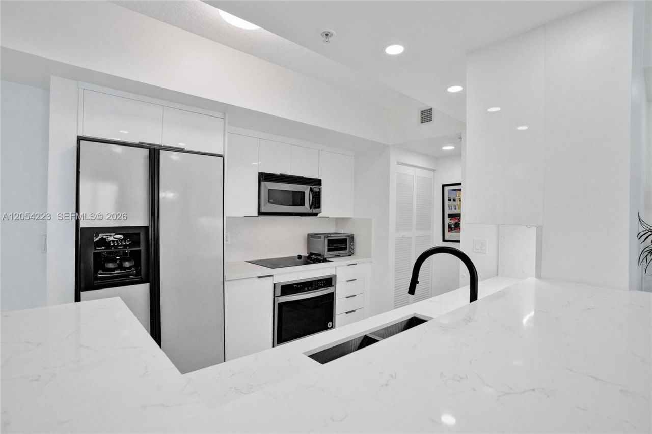 335 S Biscayne Blvd, Unit 3807, Miami, FL 33131 Photo