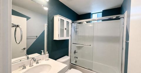 166 Log Pond Ln, Sacramento, CA 95818 Photo