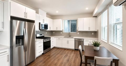 166 Log Pond Ln, Sacramento, CA 95818 Photo