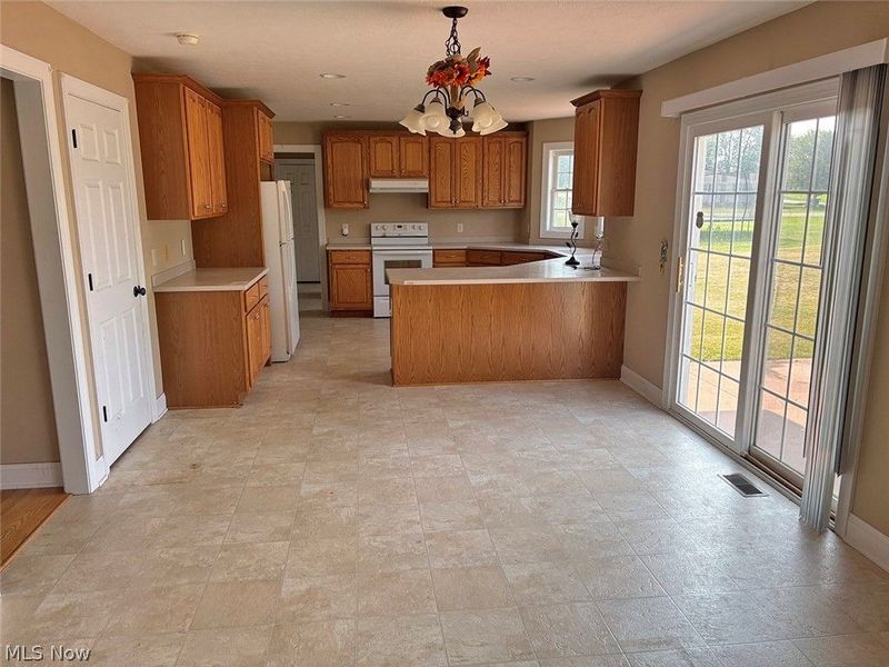 1196 Marigold Street NW, Hartville, OH 44632 Photo 4