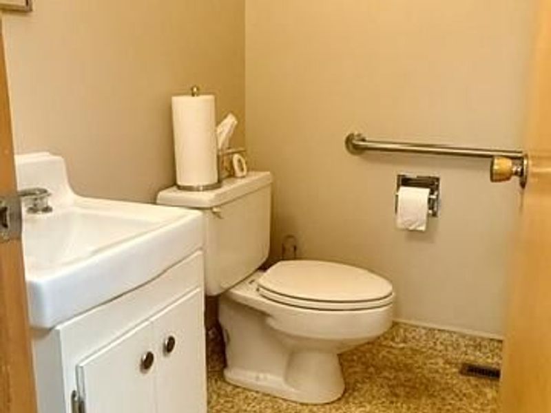 1919 E High Street, Springfield, OH 45505 Photo 9