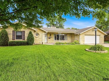 702 72nd Avenue N, Omaha, NE 68114