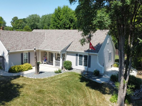 6988 W Southview Dr, Franklin, WI 53132