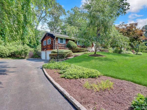9 Pleasant Drive , East Setauket, NY 11733
