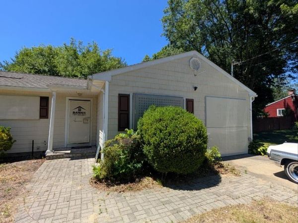 16 Thomas Street , Coram, NY 11727