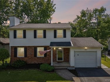 215 Brockmoore Drive, East Amherst, NY 14051