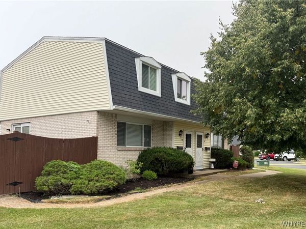 52 Parkview Court , Lancaster, NY 14086