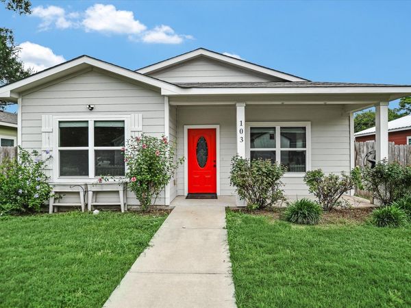 103 East ST, Smithville, TX 78957