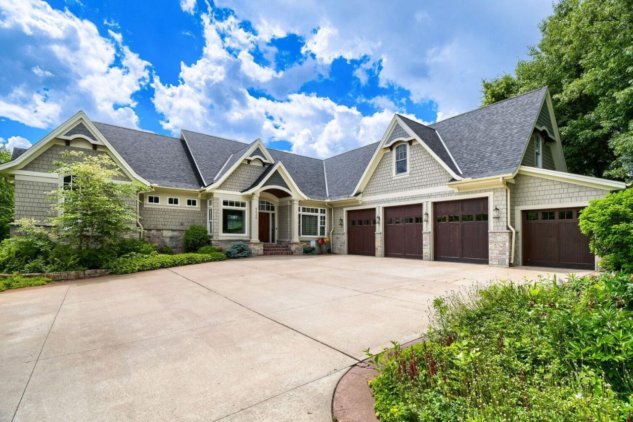 9520 Whistling Valley Trail , Lake Elmo, MN 55042