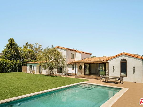647 Toyopa Drive, Pacific Palisades, CA 90272