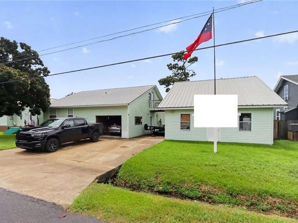 557 CLAYTON Drive , Norco, LA 70079