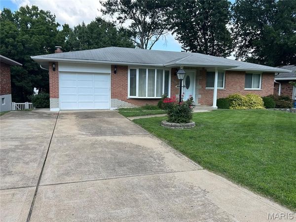 9820 Vera Cruz Drive , St Louis, MO 63126
