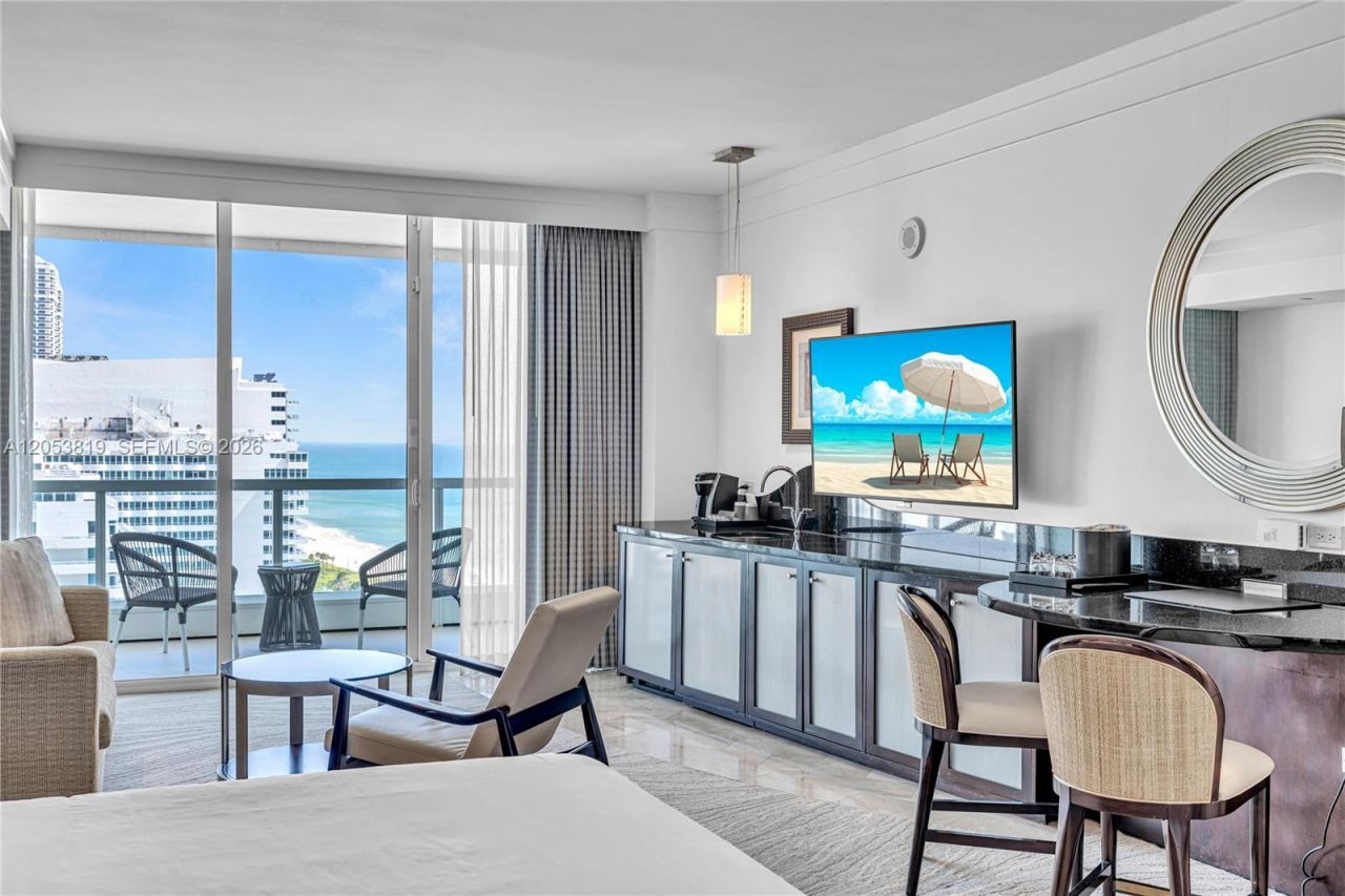 4391 Collins Ave , Unit 1706, Miami Beach, FL 33140 Photo