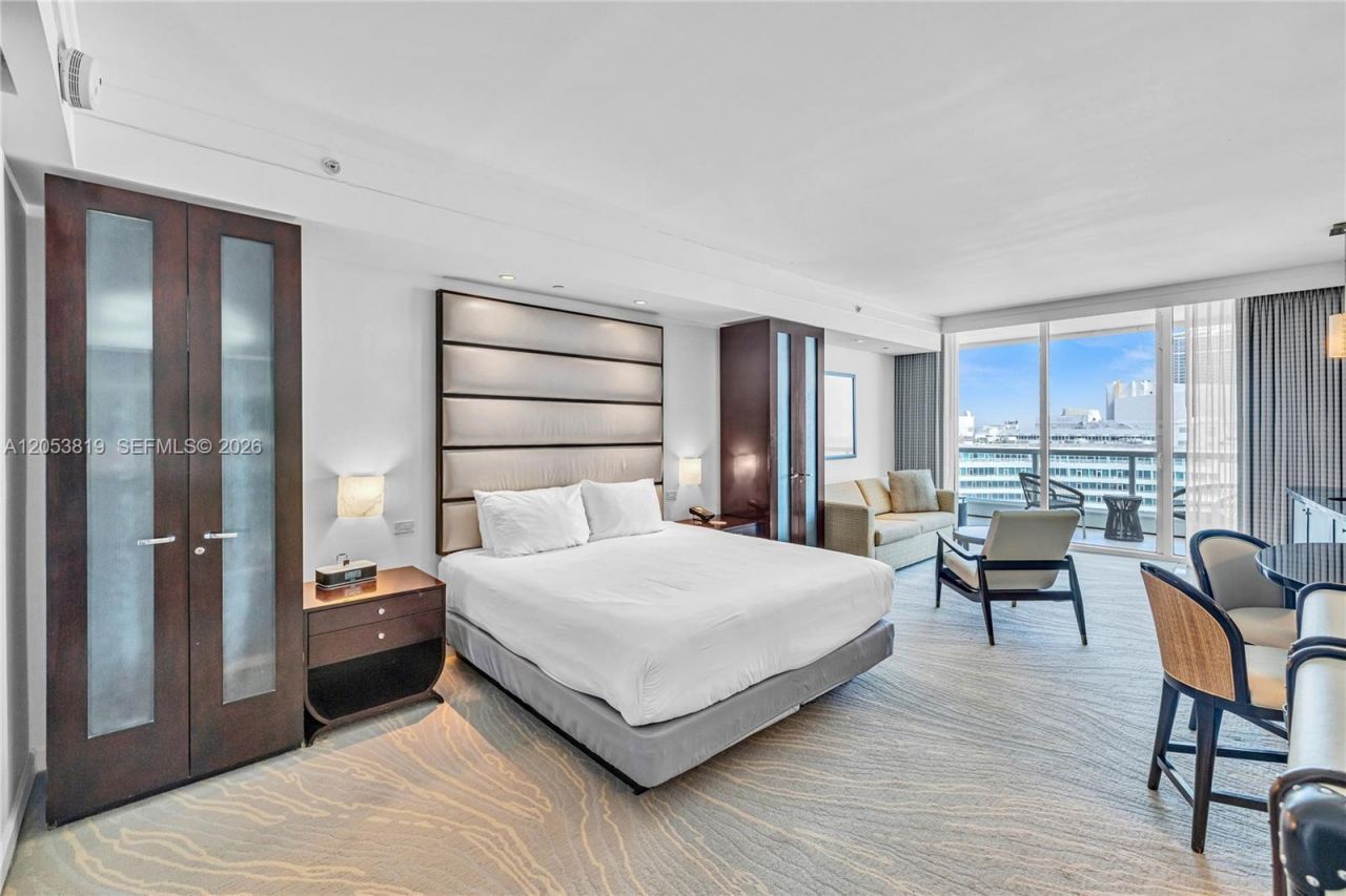 4391 Collins Ave , Unit 1706, Miami Beach, FL 33140 Photo