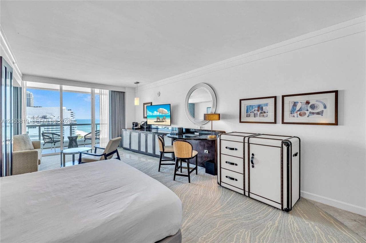 4391 Collins Ave , Unit 1706, Miami Beach, FL 33140 Photo
