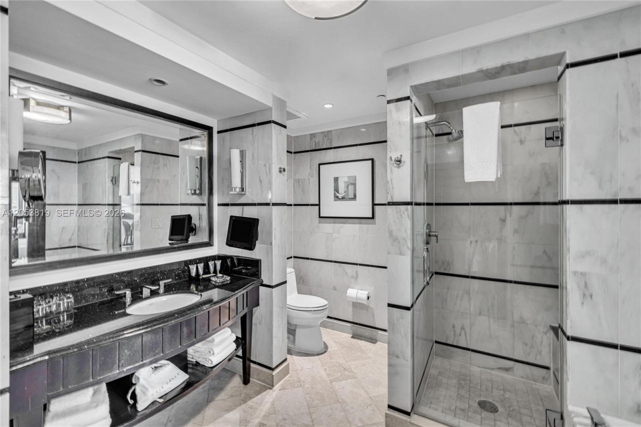 4391 Collins Ave , Unit 1706, Miami Beach, FL 33140 Photo