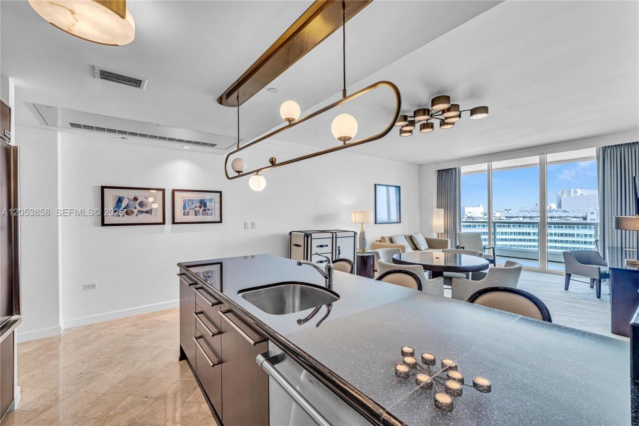4391 Collins Ave , Unit 1707, Miami Beach, FL 33140 Photo