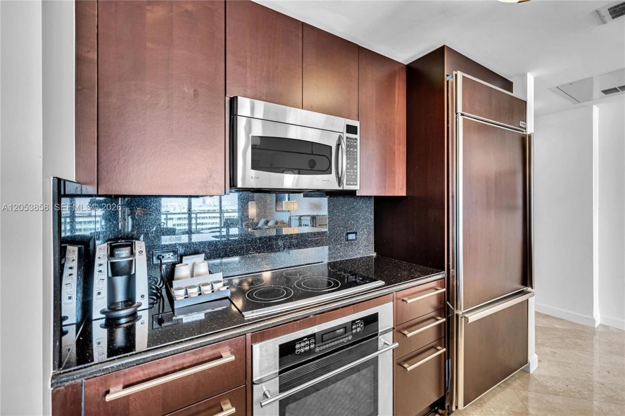 4391 Collins Ave , Unit 1707, Miami Beach, FL 33140 Photo
