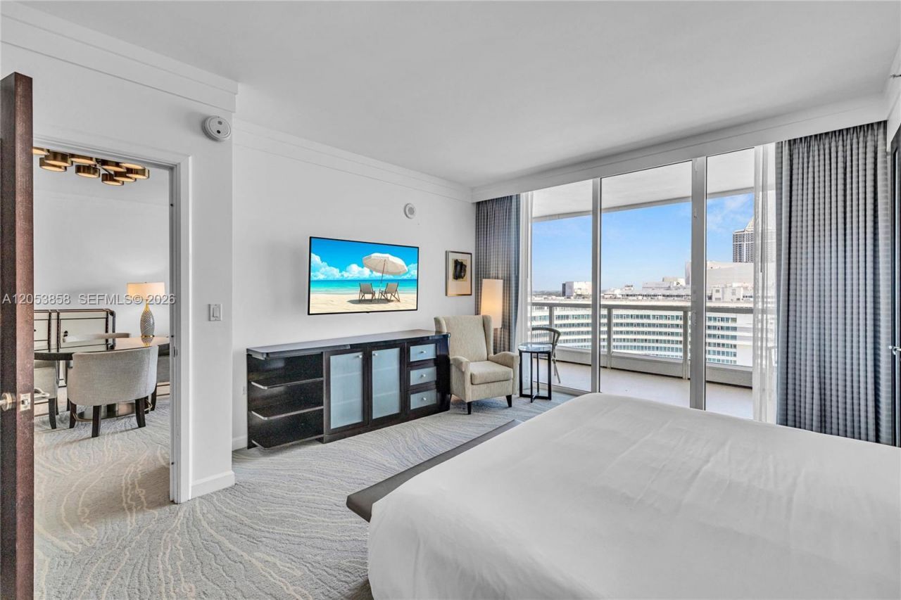 4391 Collins Ave , Unit 1707, Miami Beach, FL 33140 Photo