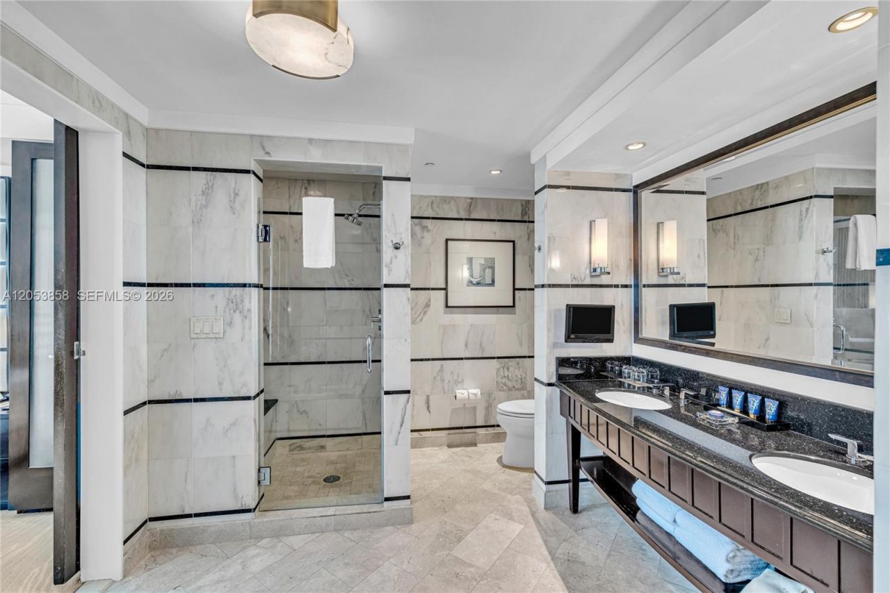 4391 Collins Ave , Unit 1707, Miami Beach, FL 33140 Photo