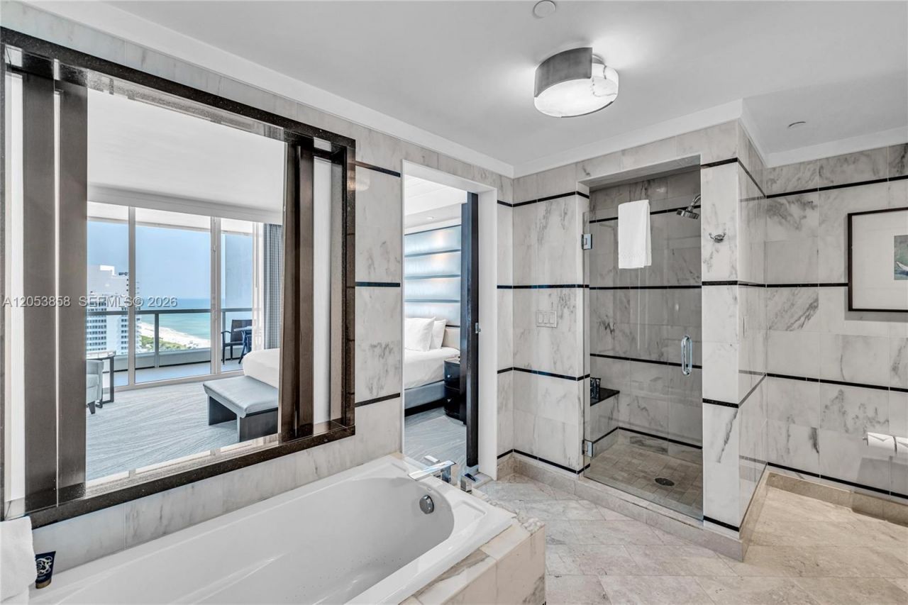 4391 Collins Ave , Unit 1707, Miami Beach, FL 33140 Photo