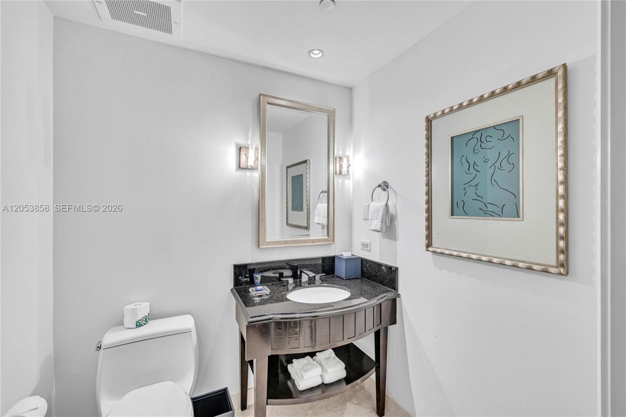 4391 Collins Ave , Unit 1707, Miami Beach, FL 33140 Photo