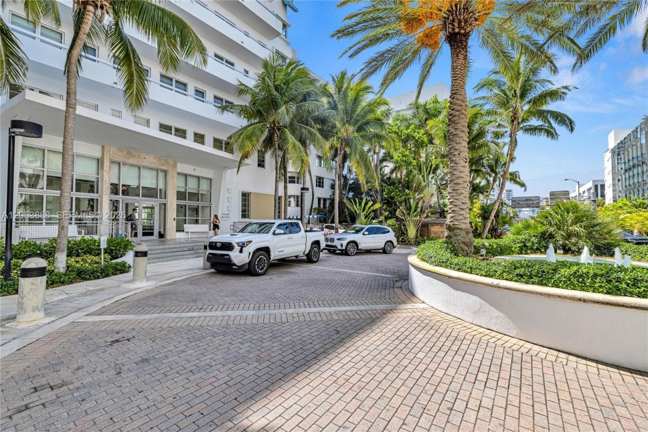 4391 Collins Ave , Unit 1707, Miami Beach, FL 33140 Photo