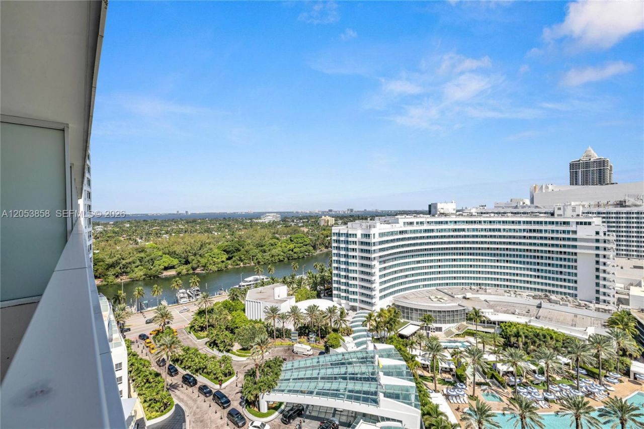 4391 Collins Ave , Unit 1707, Miami Beach, FL 33140 Photo