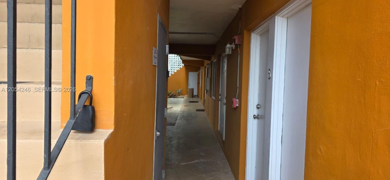 7901 SW 64th Ave, Unit 4, South Miami, FL 33143 Photo