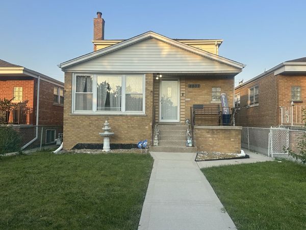 4837 S Long Avenue , Chicago, IL 60638