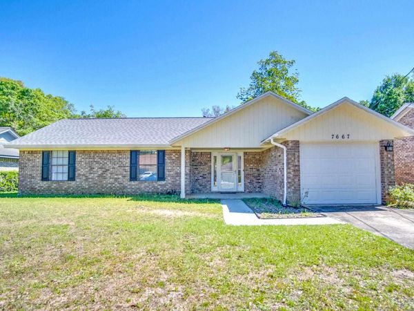 7667 Old Hickory Dr, Pensacola, FL 32507
