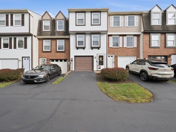105 Bonnie Brae Dr , Coraopolis, PA 15108