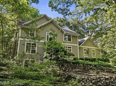 6303 Ridge Hollow Lane, Springfield Twp, MI 48350