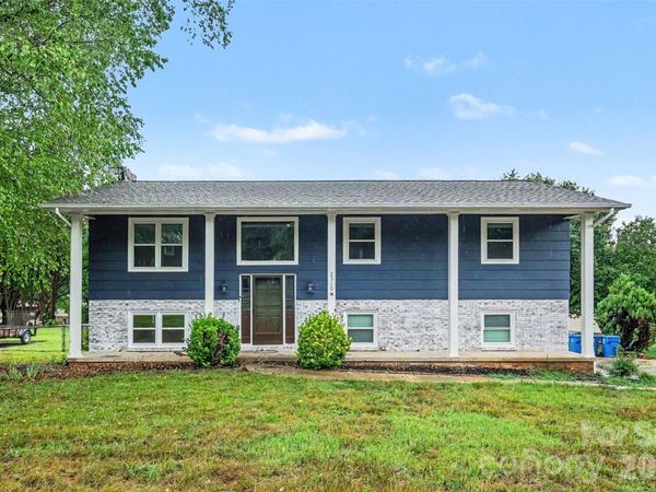 2310 24th Avenue NE, Hickory, NC 28601