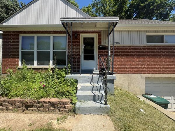 1703 Ashbrook Drive, Cincinnati, OH 45238