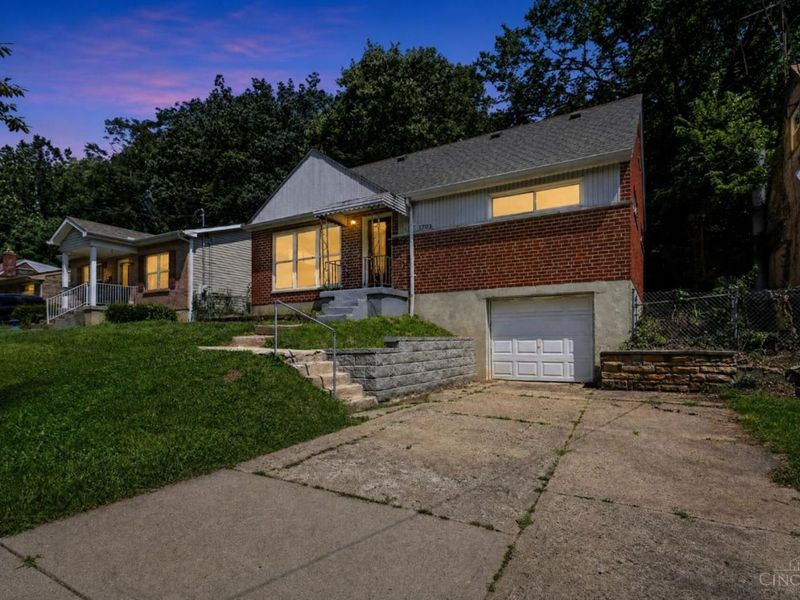 1703 Ashbrook Drive, Cincinnati, OH 45238 Photo 1