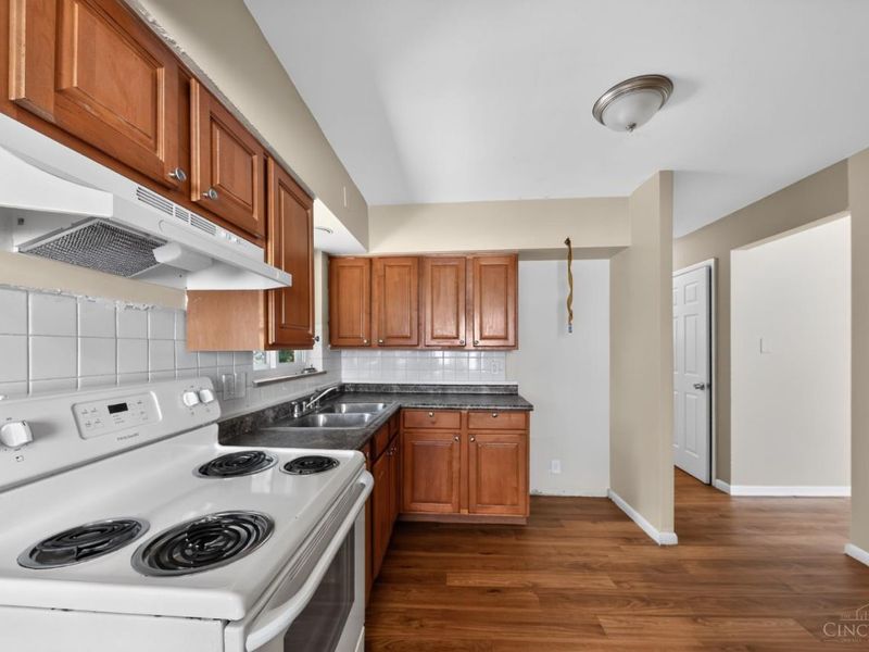 1703 Ashbrook Drive, Cincinnati, OH 45238 Photo 11