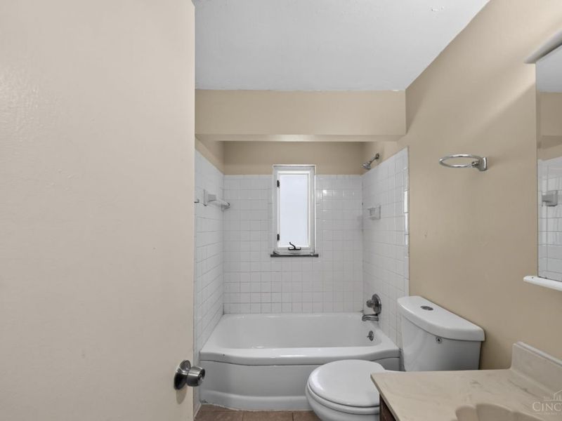 1703 Ashbrook Drive, Cincinnati, OH 45238 Photo 23
