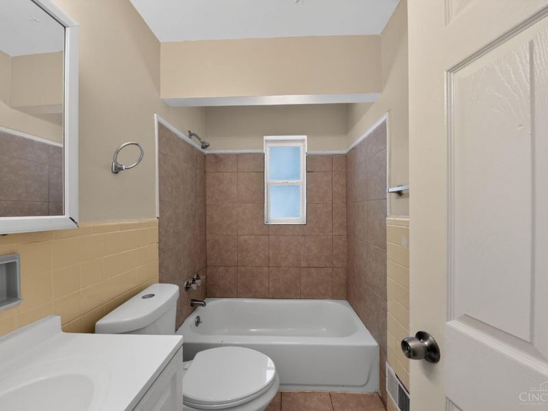 1703 Ashbrook Drive, Cincinnati, OH 45238 Photo 26