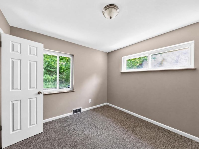 1703 Ashbrook Drive, Cincinnati, OH 45238 Photo 6