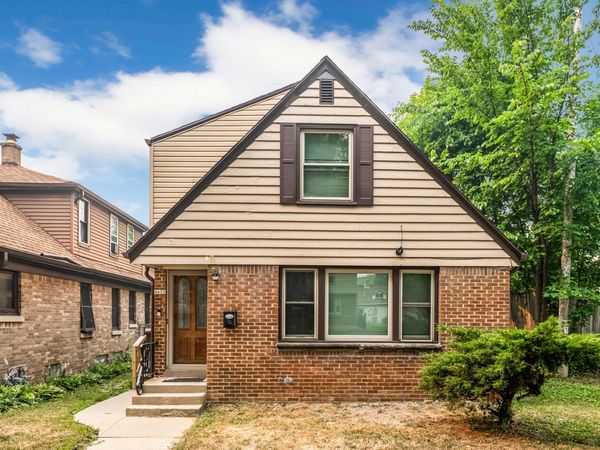 4631 W Keefe Ave, Milwaukee, WI 53216