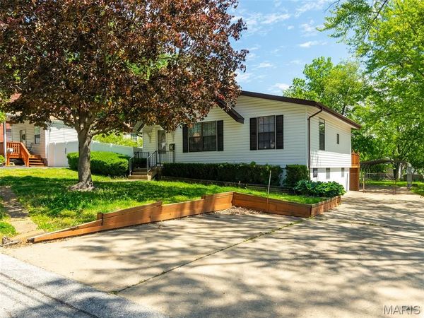 3246 Airway Avenue , Breckenridge Hills, MO 63114