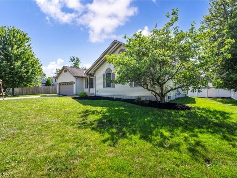 690 Grantwood Avenue, Sheffield Lake, OH 44054 Photo 2